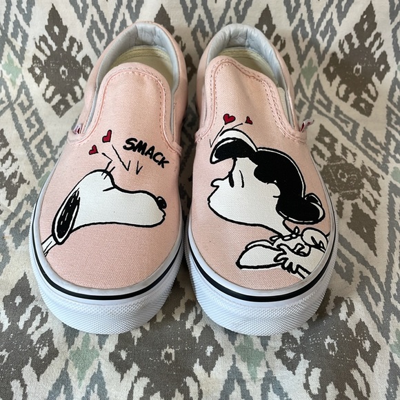Vans X Peanuts Slip On kids Size 1 Pink Smack- Snoopy, Lucy, Charlie Brown - Picture 2 of 5